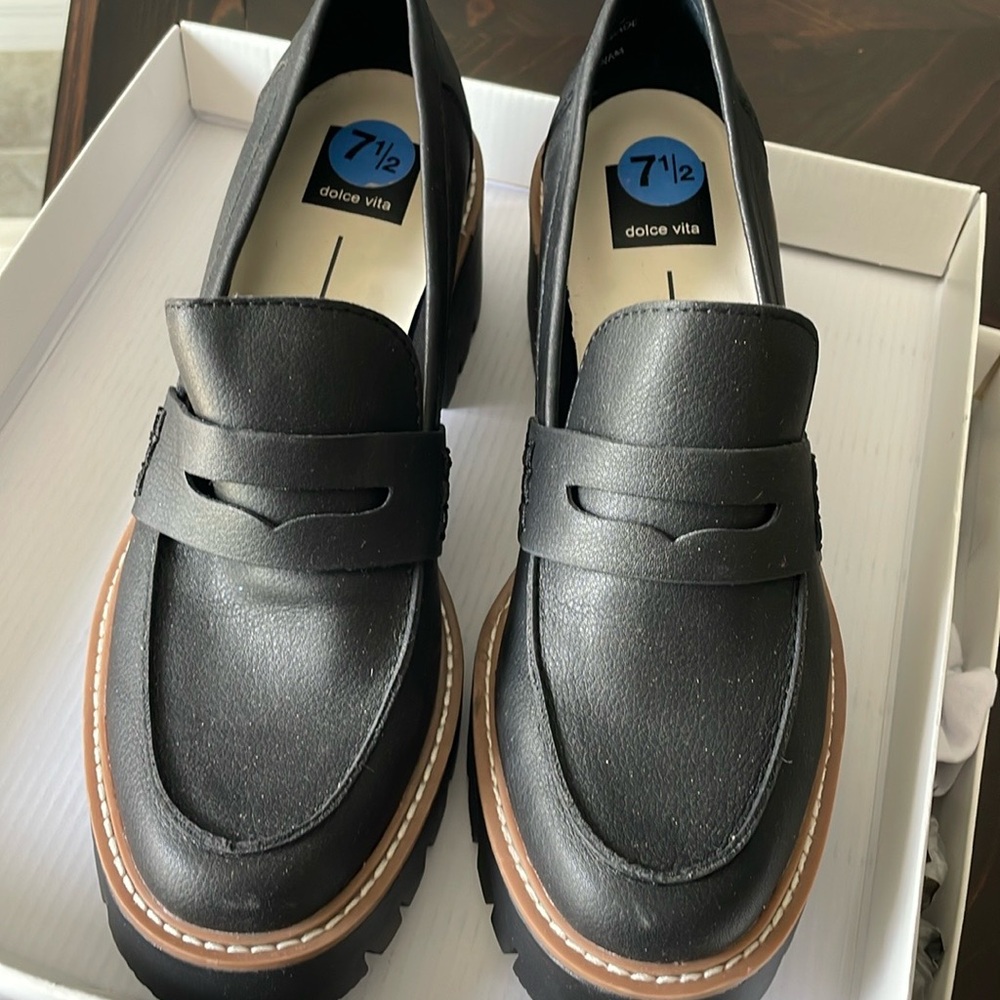 Dolce Vita 7.5 black loafers